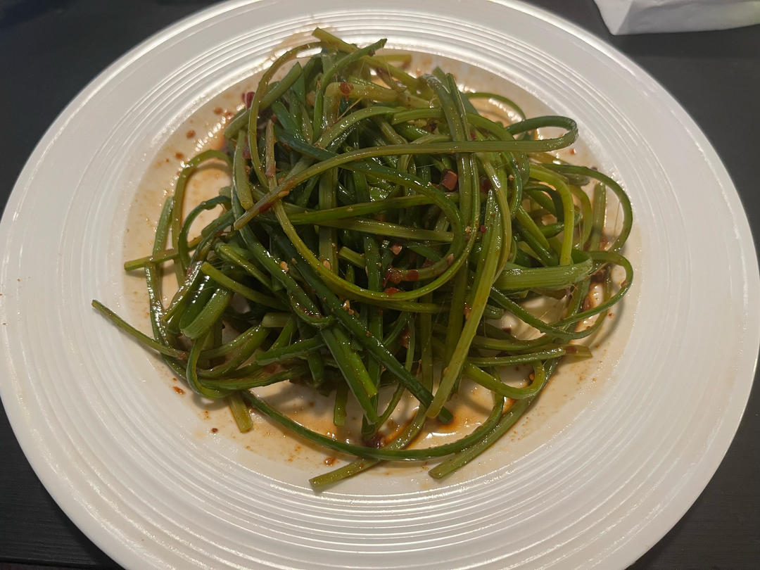 湖南口味凉拌手撕蒜苔