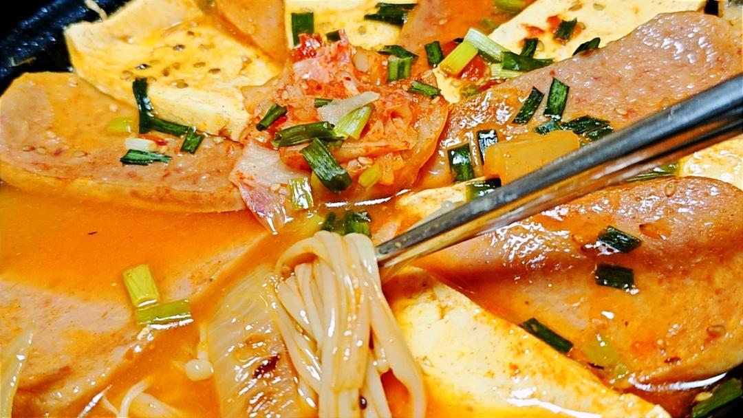 午餐肉豆腐煲