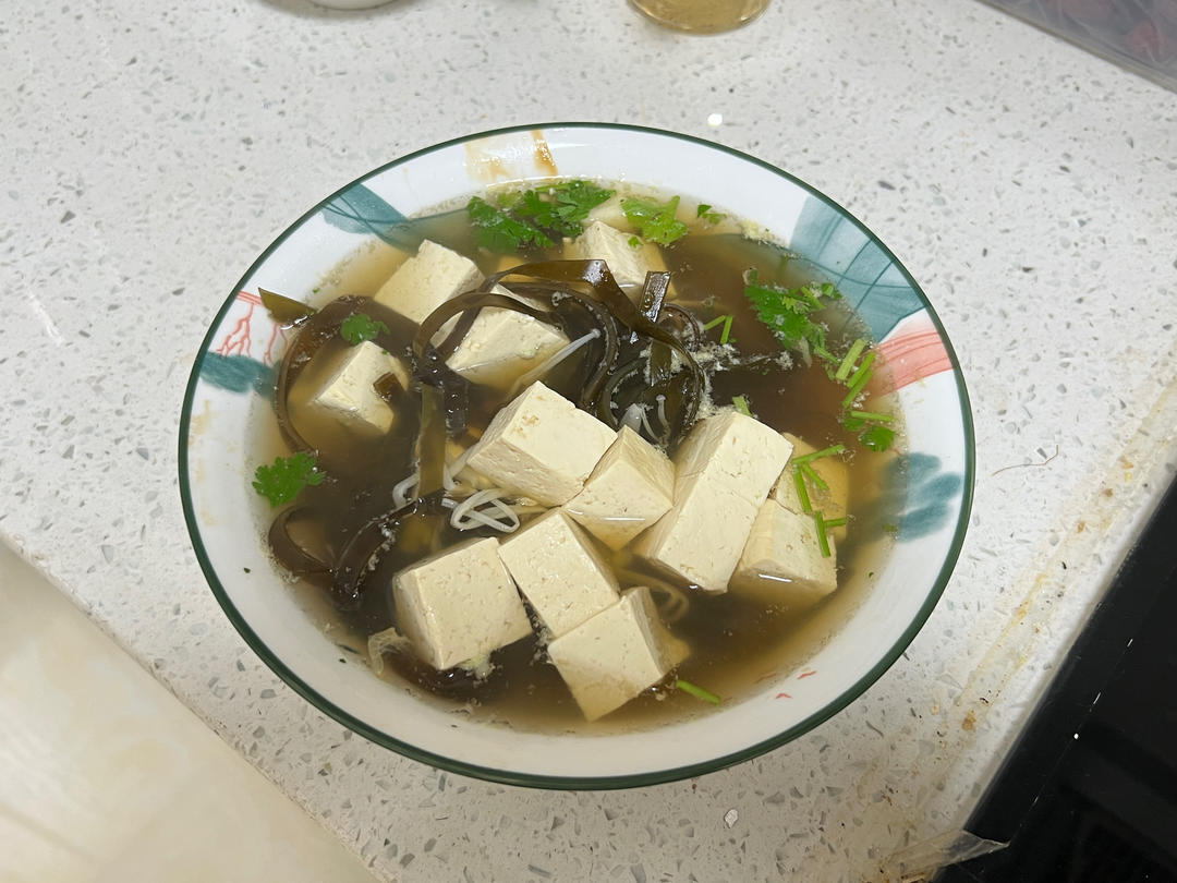 超级鲜的海带豆腐汤