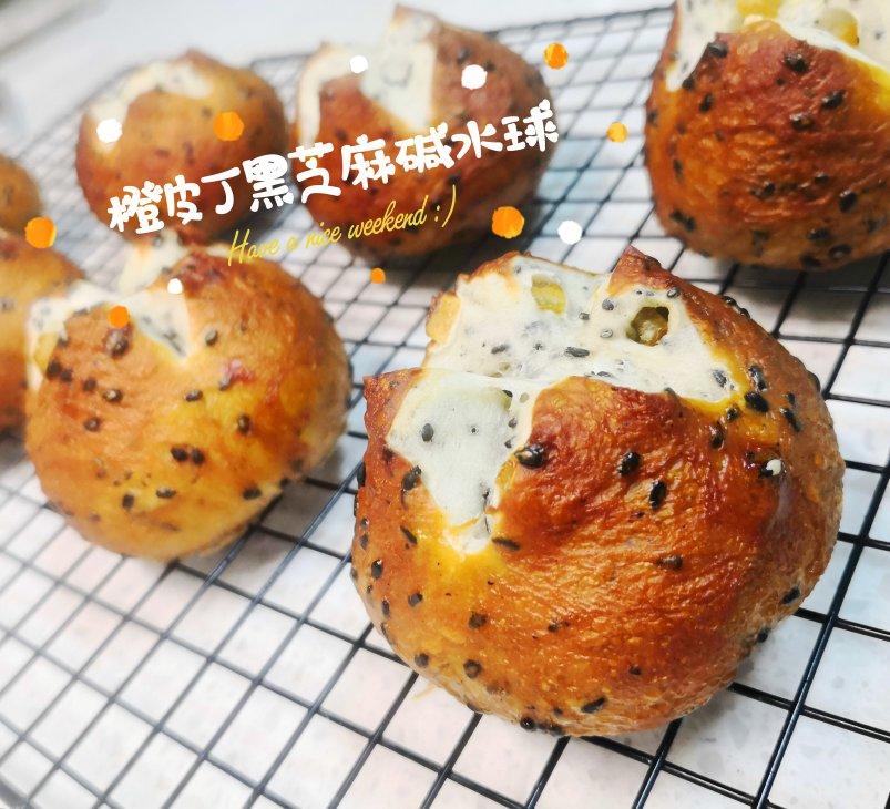 『橙皮丁黑芝麻碱水面包球』