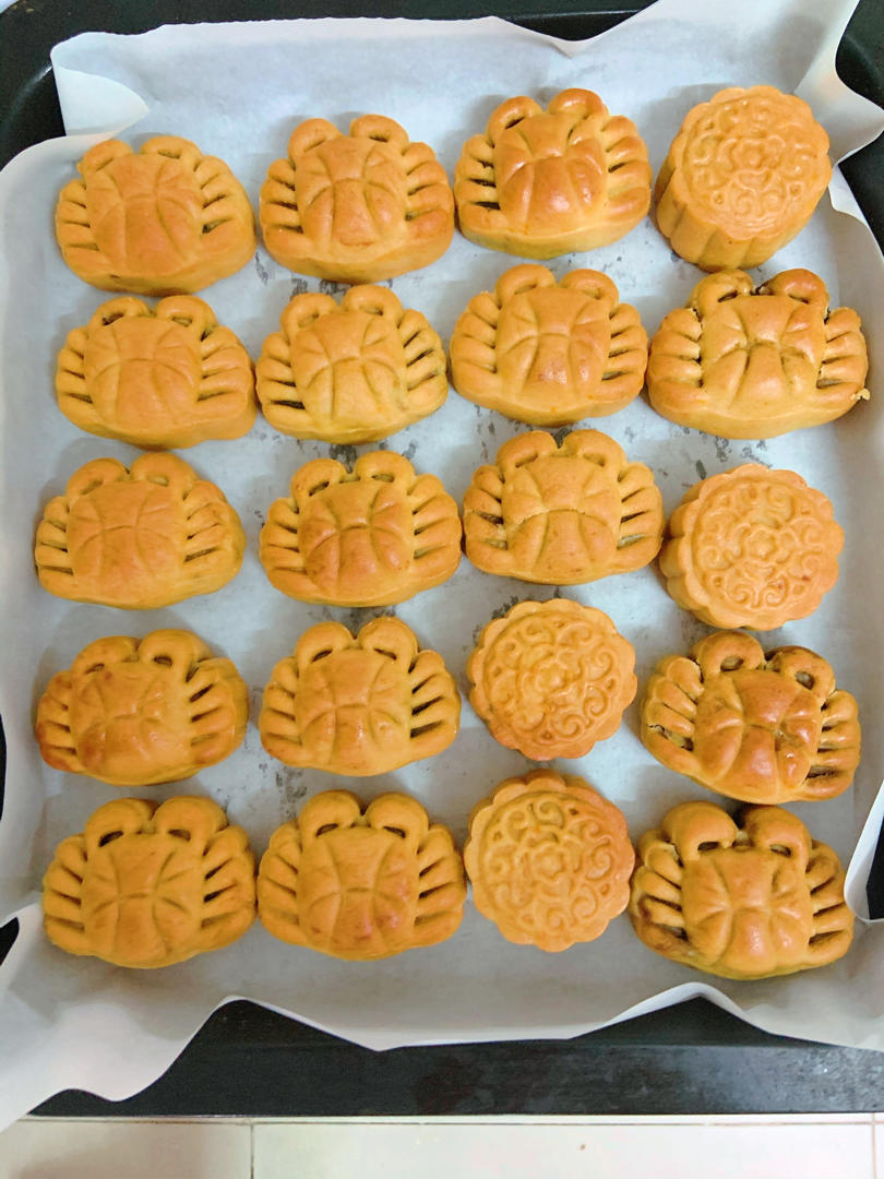 广式月饼—蛋黄莲蓉月饼