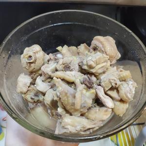 电煮锅版：香菇土豆焖鸡的做法 步骤6