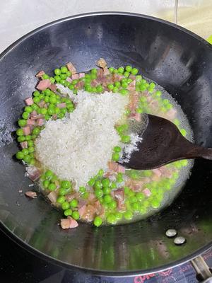腊鸡腿香肠豌豆饭的做法 步骤6