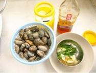 葱姜炒花蛤的做法 步骤1