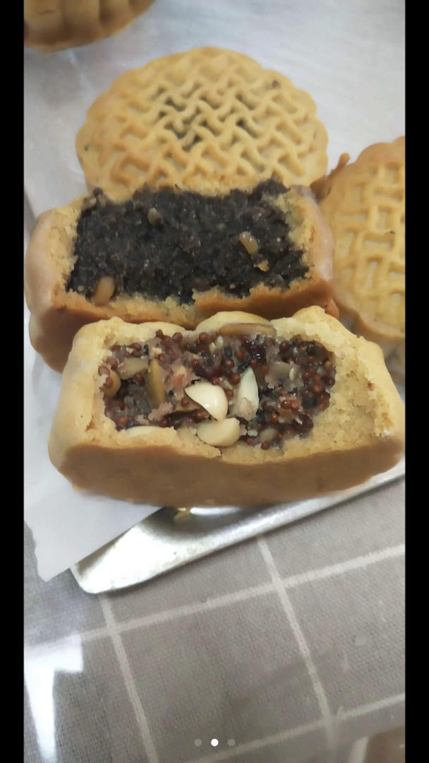 黑芝麻馅月饼