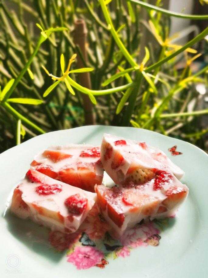 草莓芒果椰奶冻