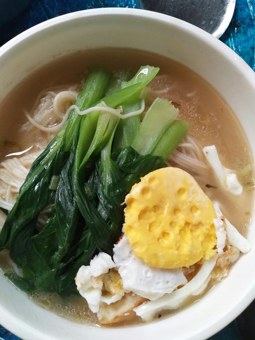 雨头做的青菜鸡蛋汤面