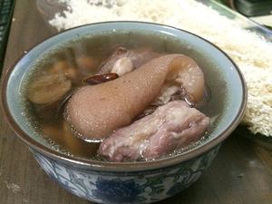花生猪脚汤---养生汤的做法 步骤8