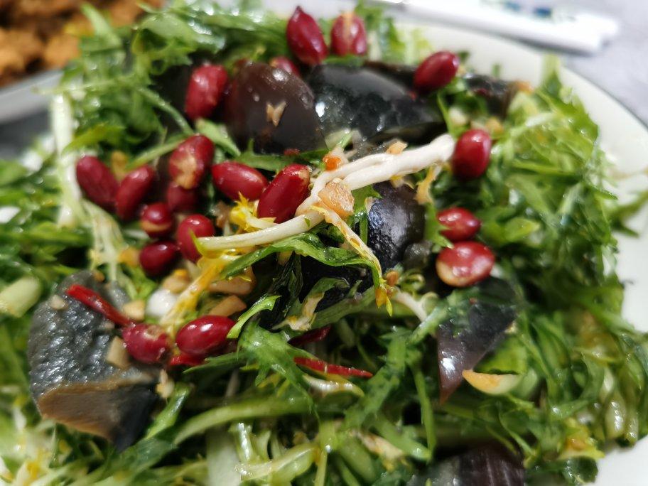 轩轩娘做的夏日凉菜--苦菊拌皮蛋