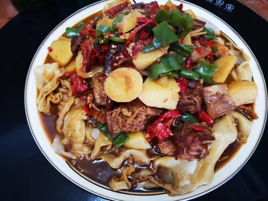 大盘烧一切之牛排焖饼