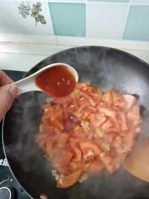 番茄炒蛋/蒜香中国西红柿浓汤配金黄煎鸡蛋的做法 步骤11