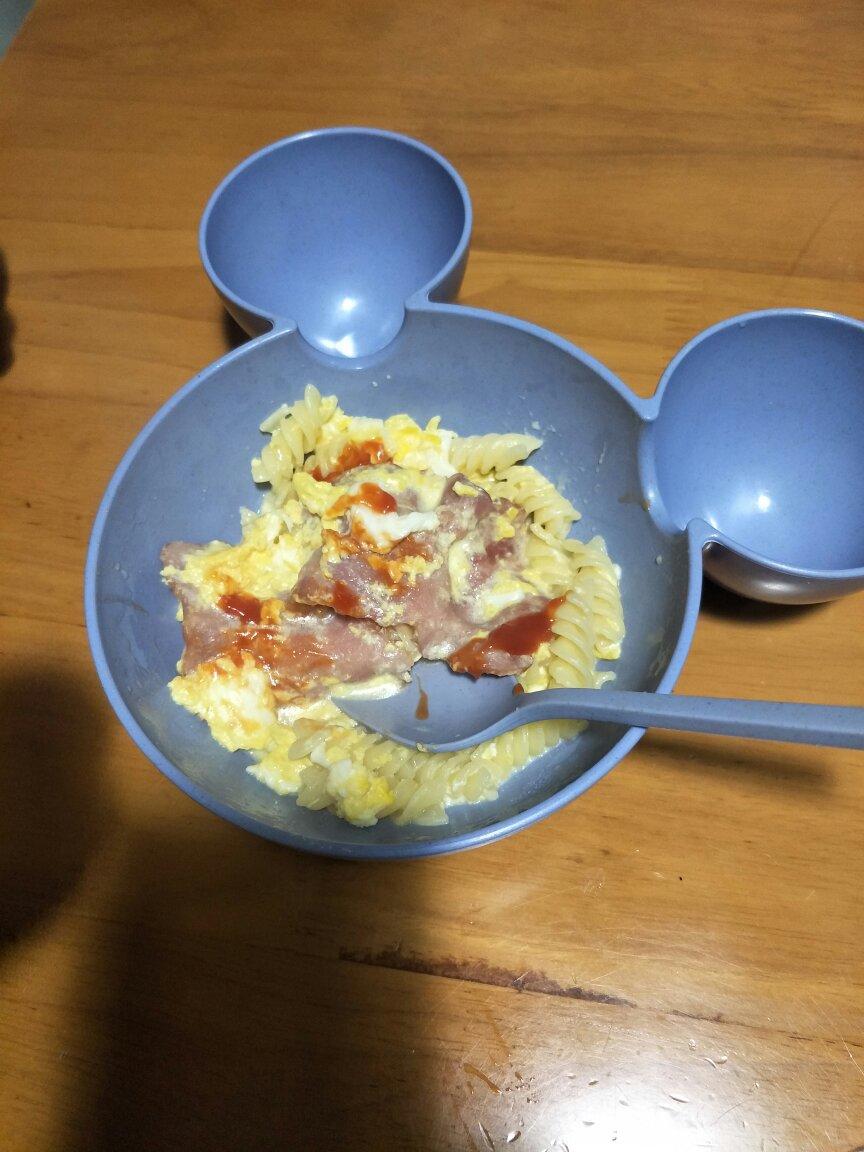 白蘑菇奶油培根意面