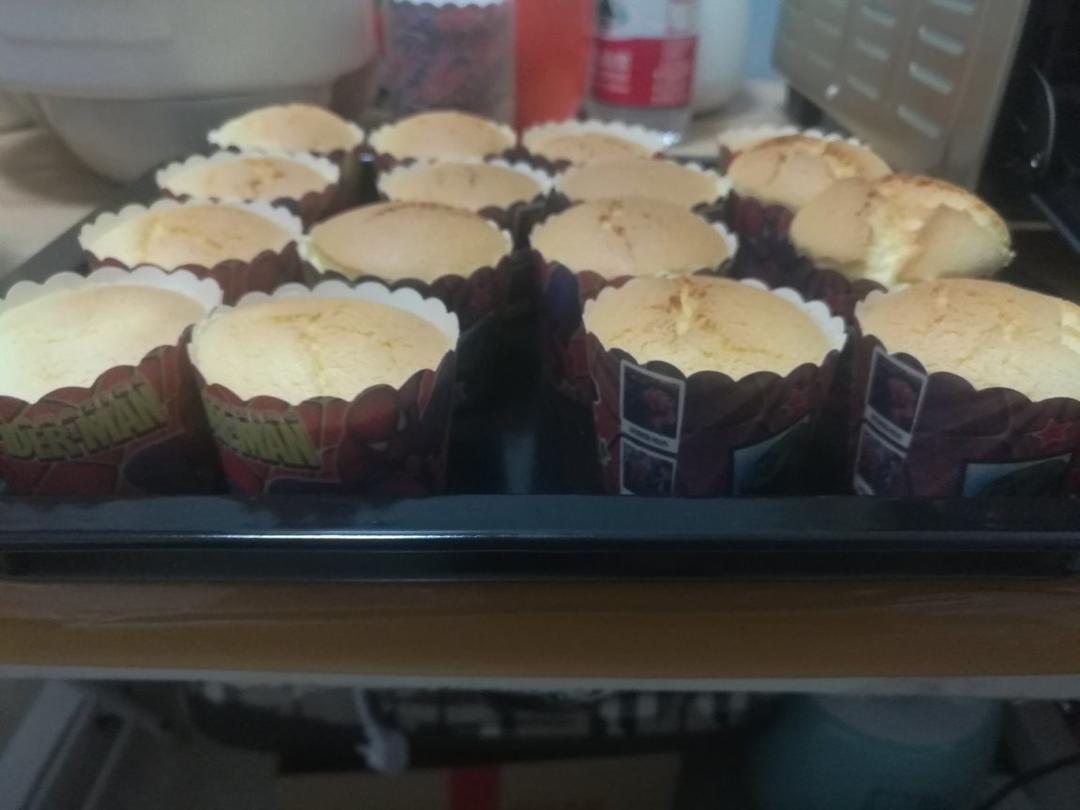 原味戚风纸杯蛋糕（烤箱做纸杯蛋糕）