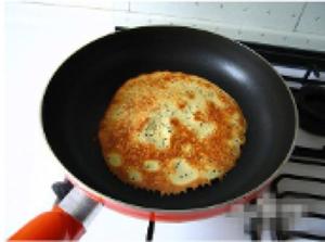 在家里用平底锅自制酥脆鸡蛋卷（简单又健康）的做法 步骤8