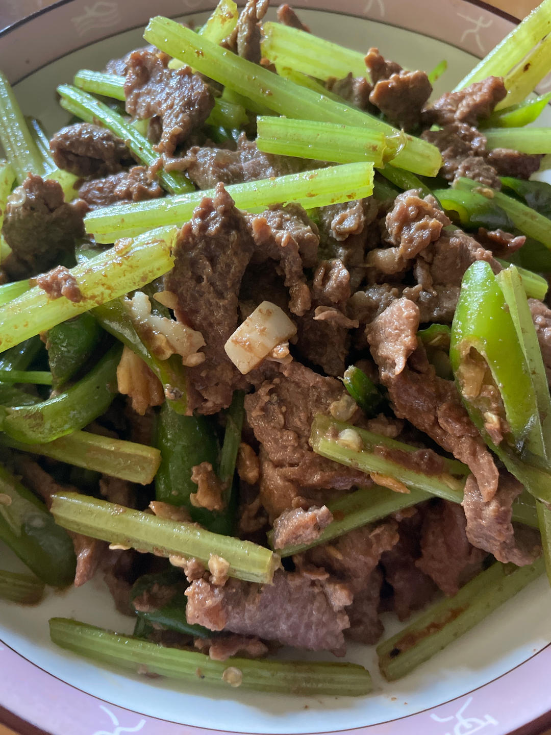 下饭神器又来了，试试这道芹菜炒牛肉！！