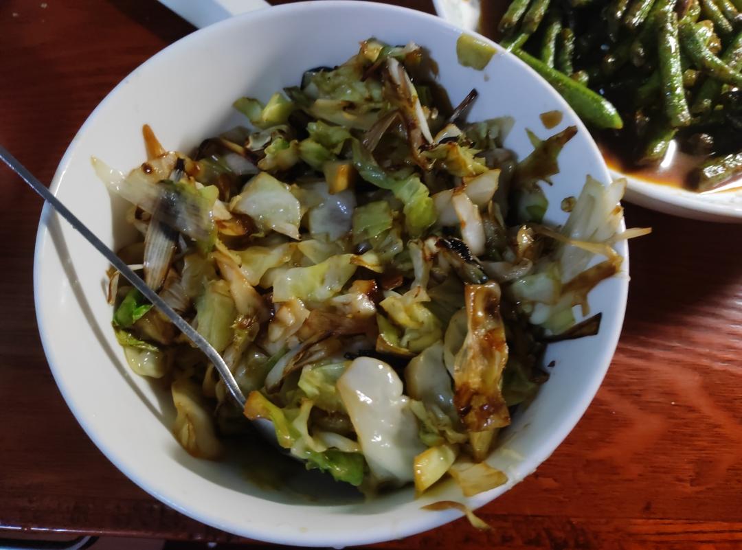 包菜这样炒才下饭，又香又好吃，次次做都光盘