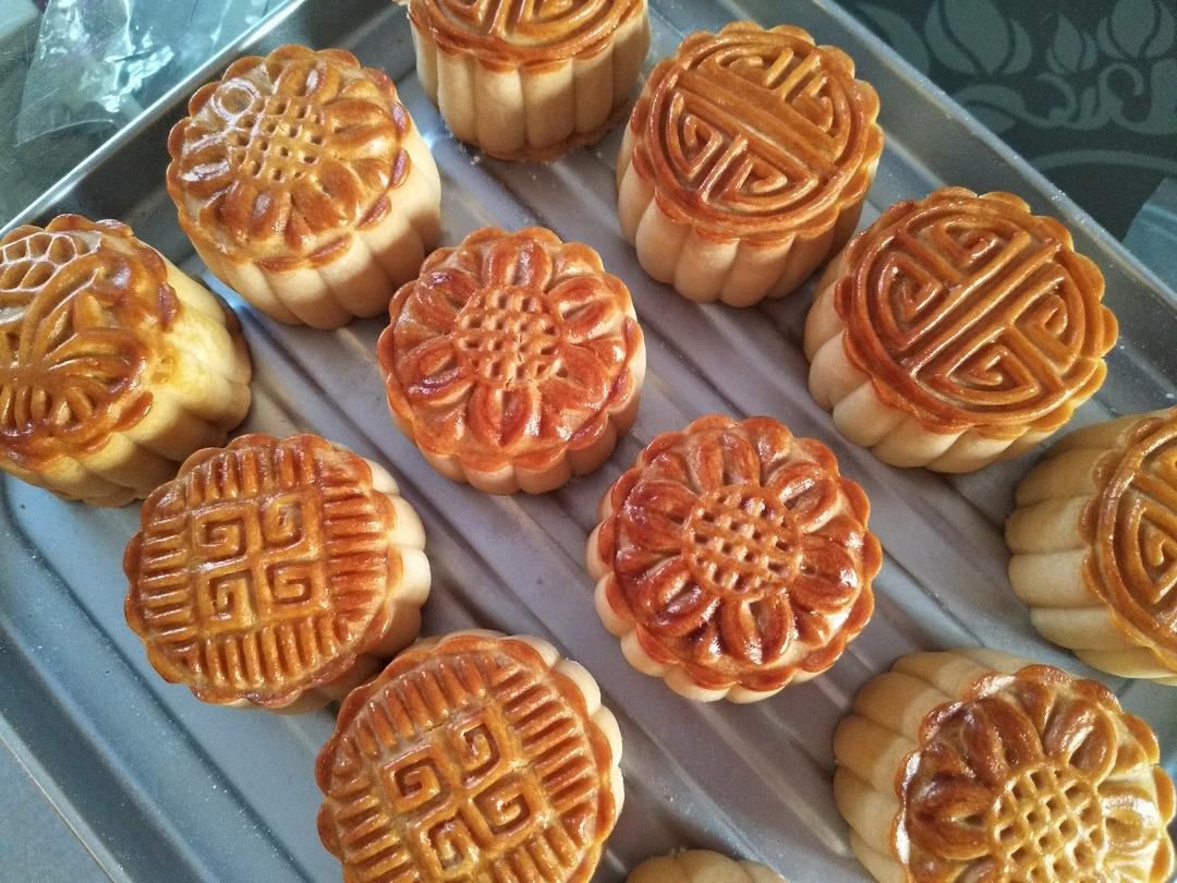 广式月饼—蛋黄莲蓉月饼