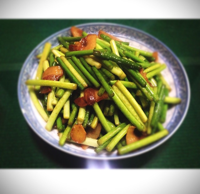 蒜苔炒肉-新手下厨 Fried Pork & Garlic
