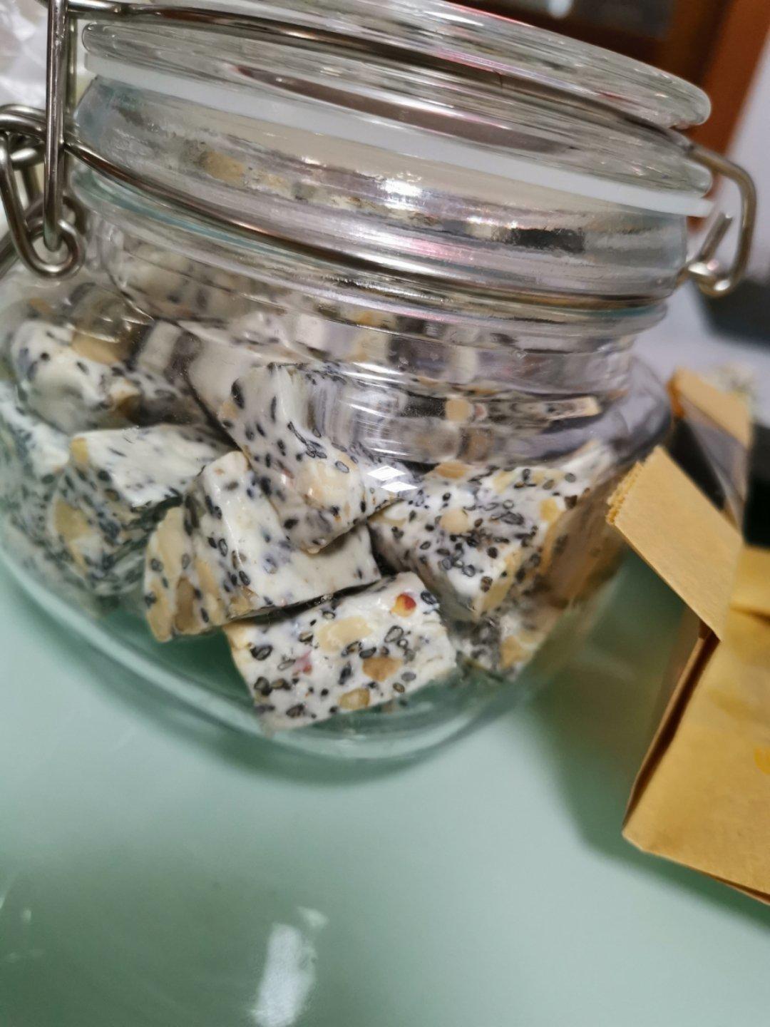 黑芝麻花生牛轧糖（刚好一盘三能土豪金）