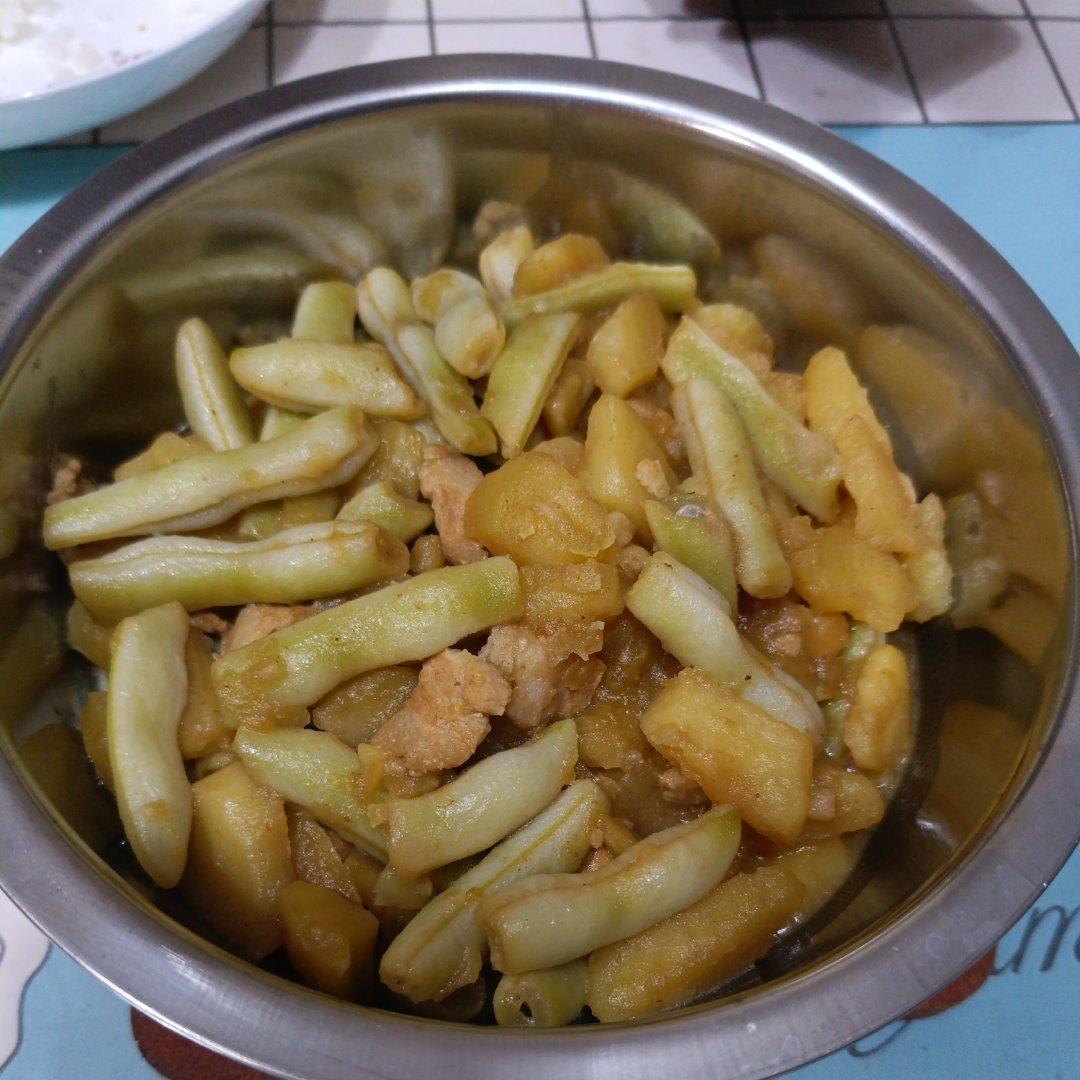 家常土豆炖豆角