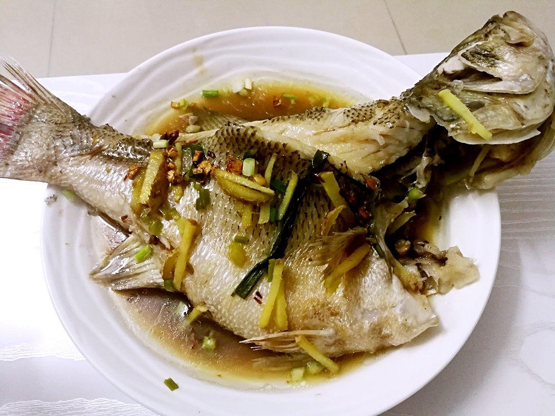 清蒸鲈鱼  宝宝健康食谱