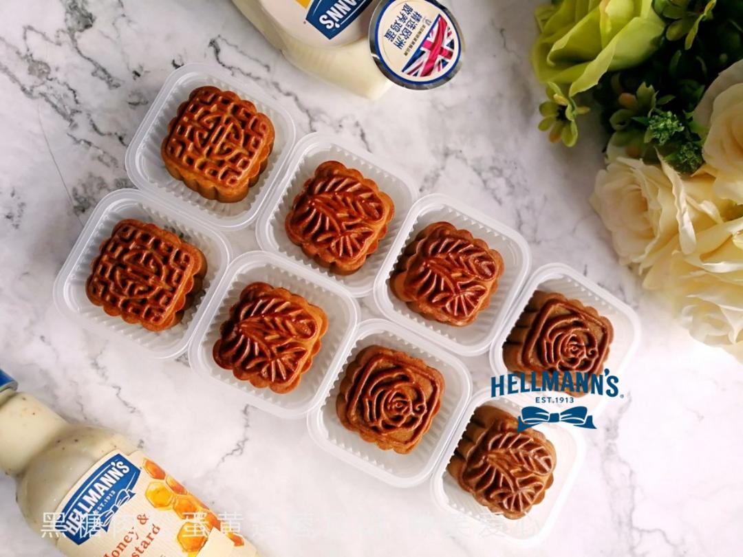 黑糖肉松蛋黄莲蓉月饼