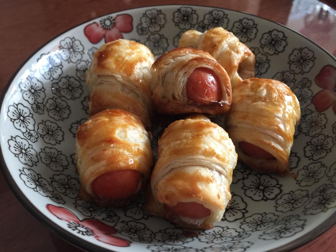 香肠酥皮卷：手抓饼皮还能这样吃，不用和面快速搞定早餐