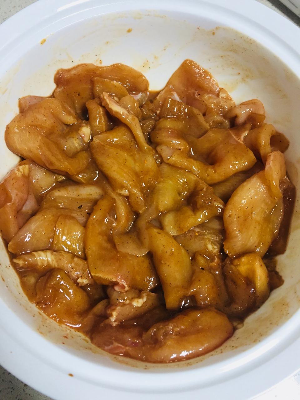 手机用户wly8886做的蚝油煎鸡胸肉(真的只要腌了就炒鸡嫩!