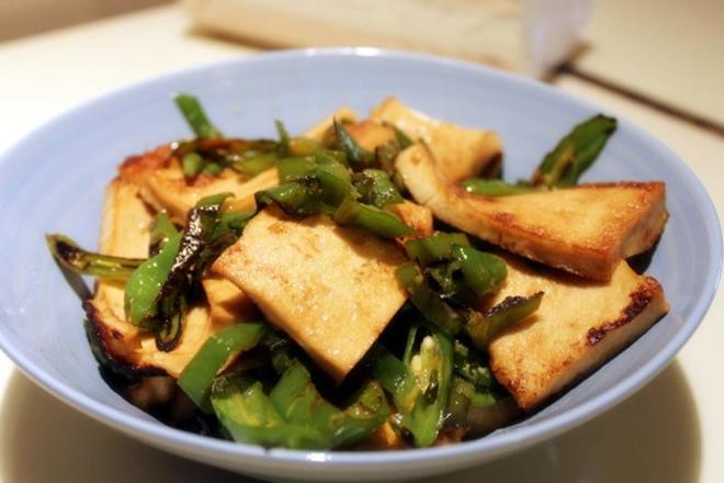 辣椒炒百叶豆腐的做法