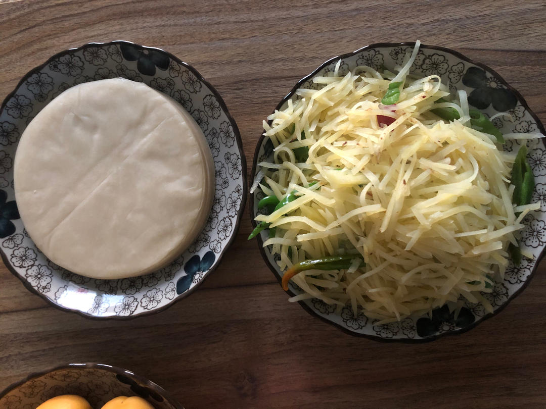 蒸单饼（春饼）卷土豆丝
