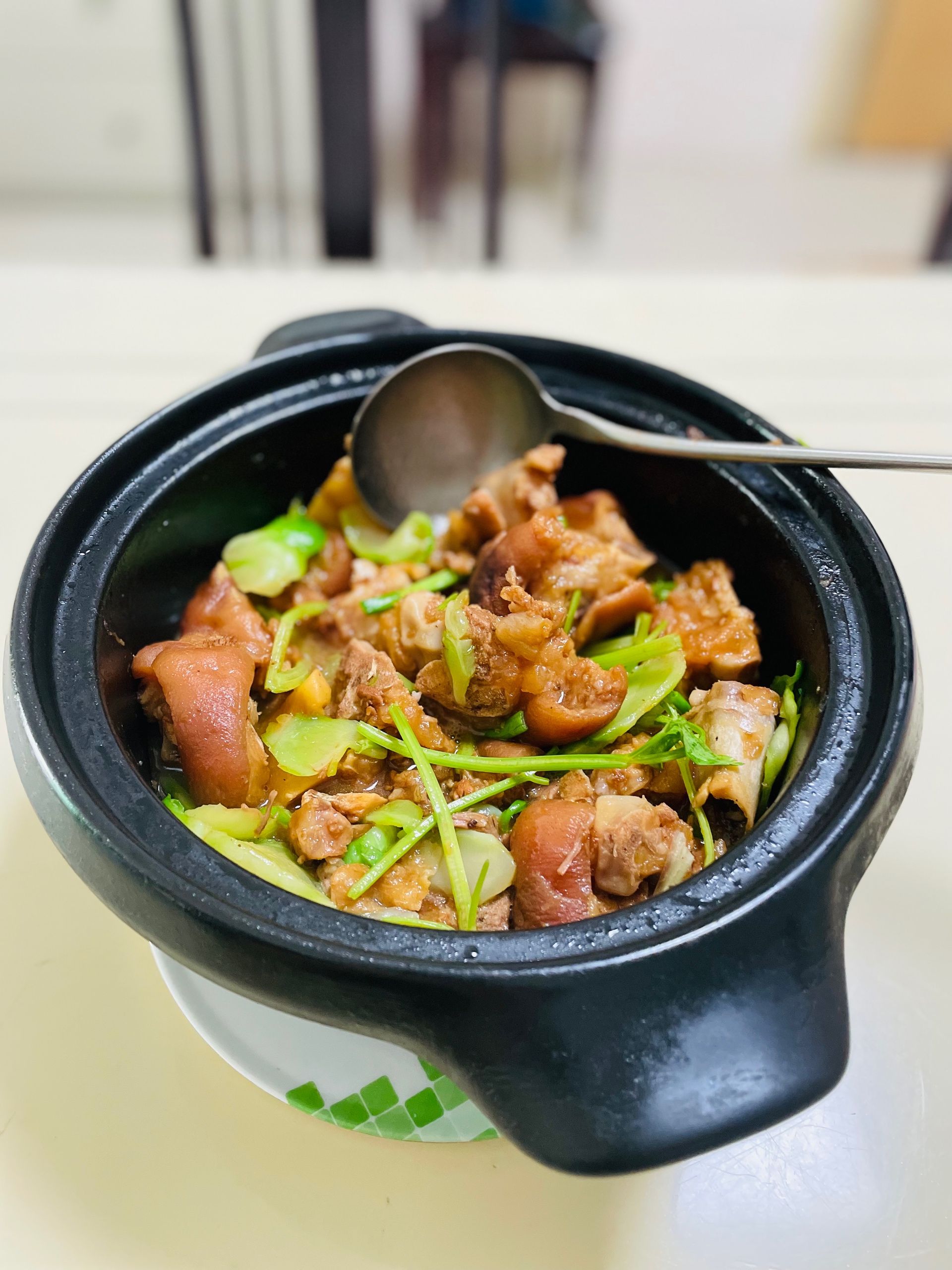 砂锅猪脚焖儿菜天作之合的做法
