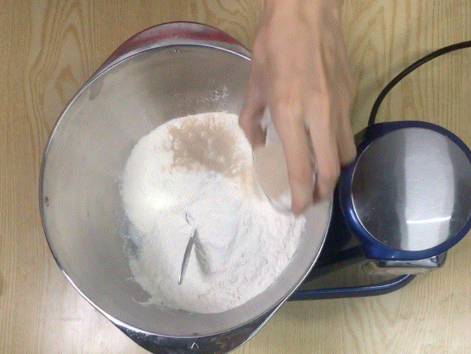 纯奶手撕吐司的做法 步骤1