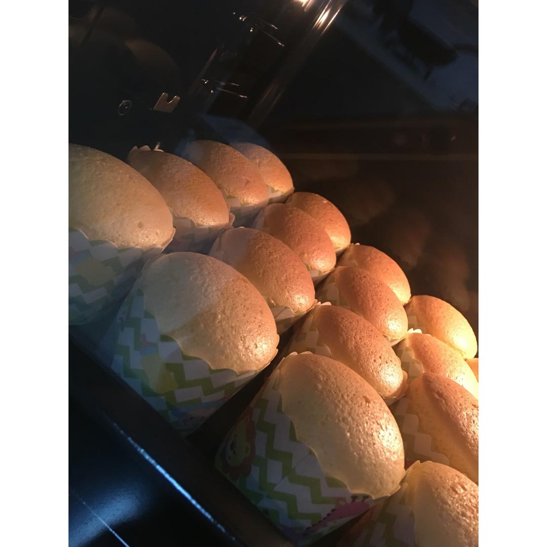 消耗淡奶油之作——淡奶油小蛋糕