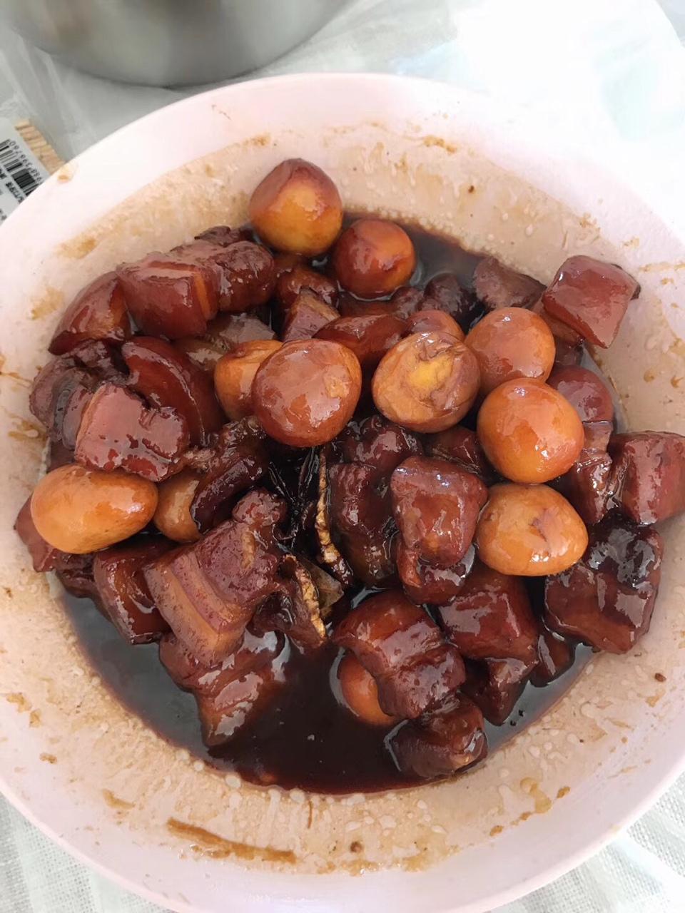 加了鹌鹑蛋后，这盘红烧肉，美味的逆天啦——鹌鹑蛋烧肉（孔瑶食谱）