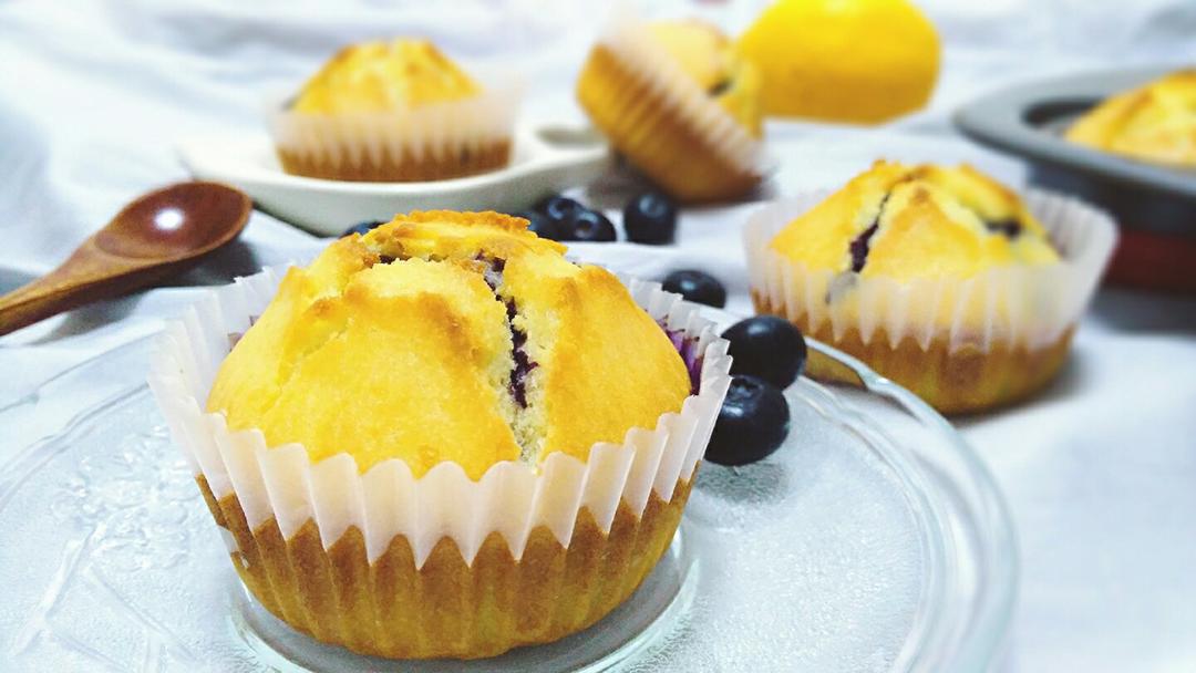 夏日清新 | 爆浆蓝莓杯子蛋糕