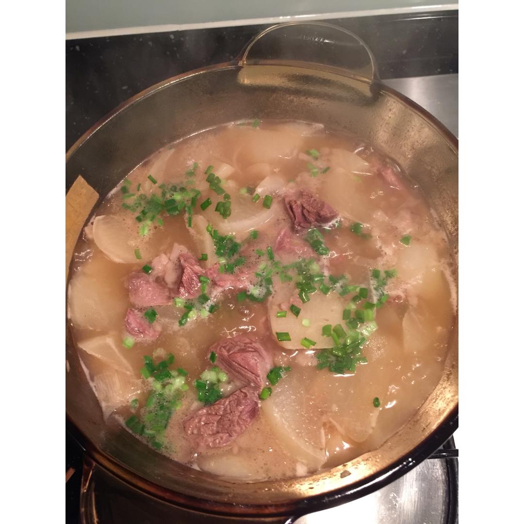 牛肉炖萝卜