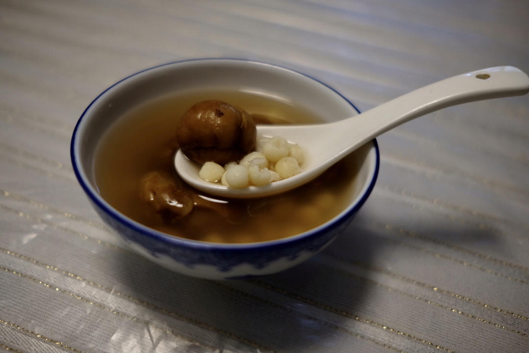 🌰秋天的栗子，煮个鸡头米甜汤呀