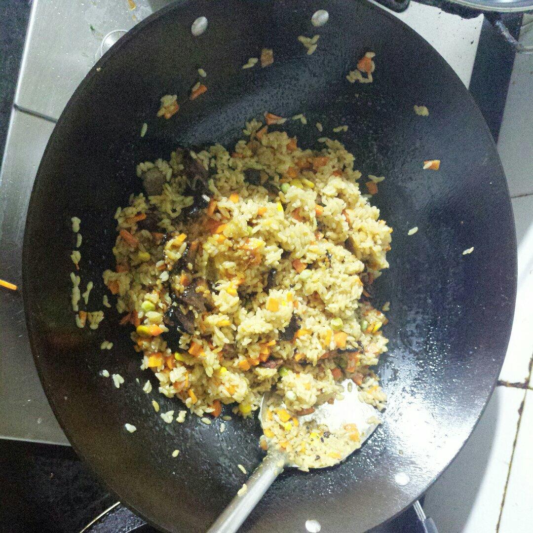 日式铸铁锅版腊肉煲仔饭