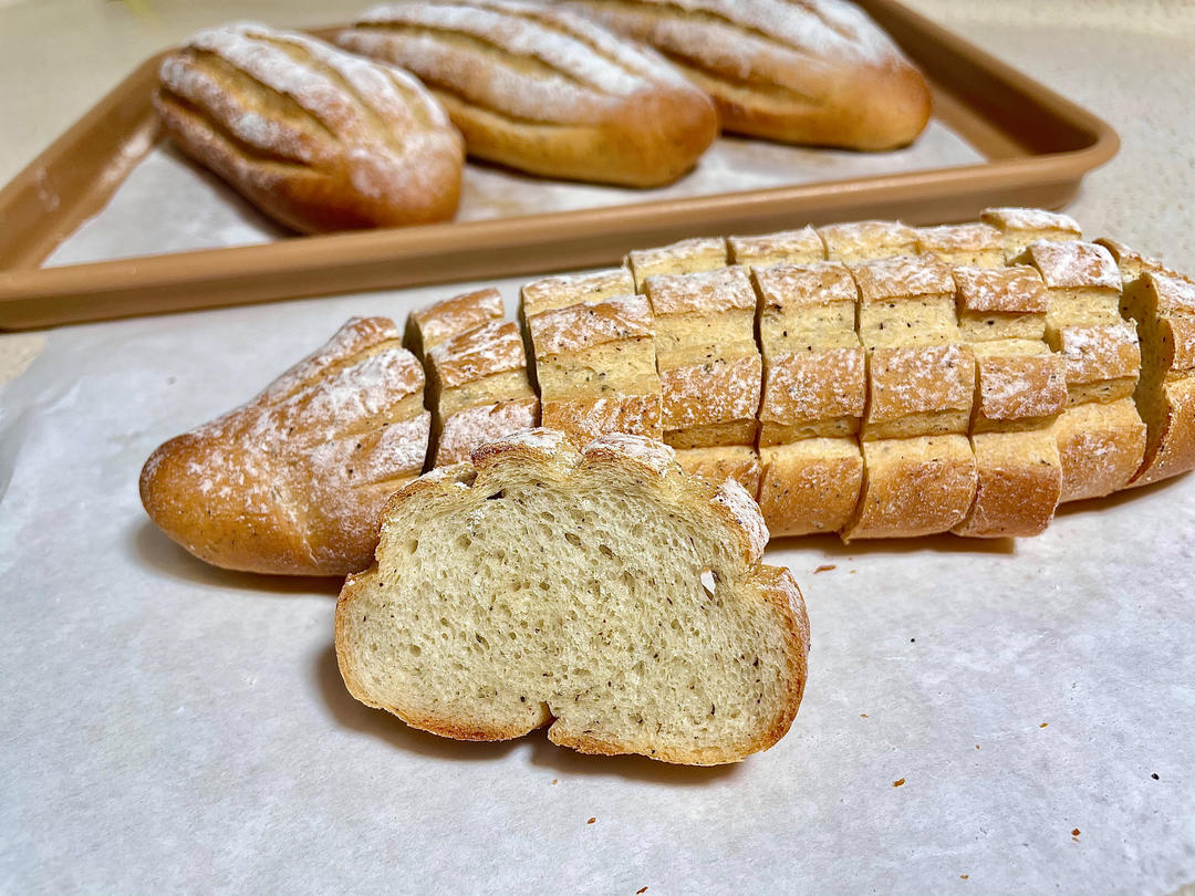 这是我做过最好吃最成功的面包‼️纯牛奶+伯爵茶揉面，好香好清新🥰的做法