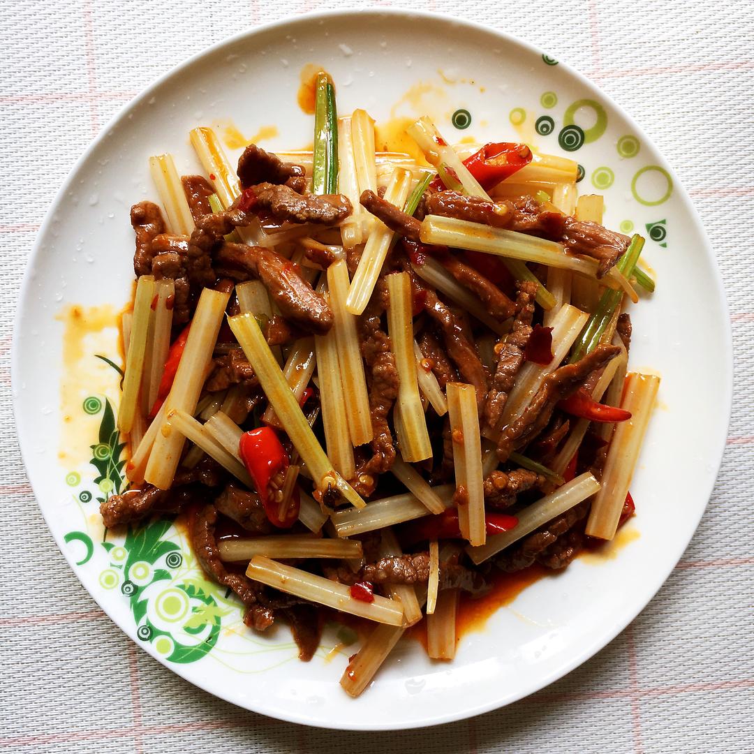 来自四川的精彩：芹菜牛肉丝的做法