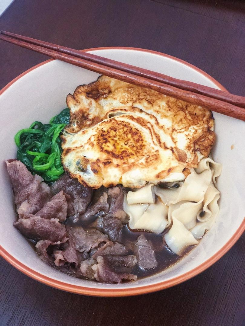 酸爽到不敢想象的浇汤肥牛面