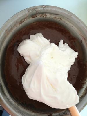 巧克力奶盖蛋糕卷的做法 步骤8