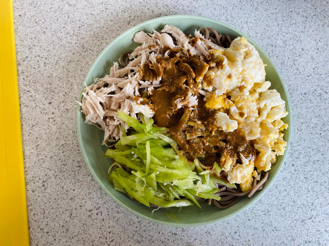 麻酱鸡丝凉面