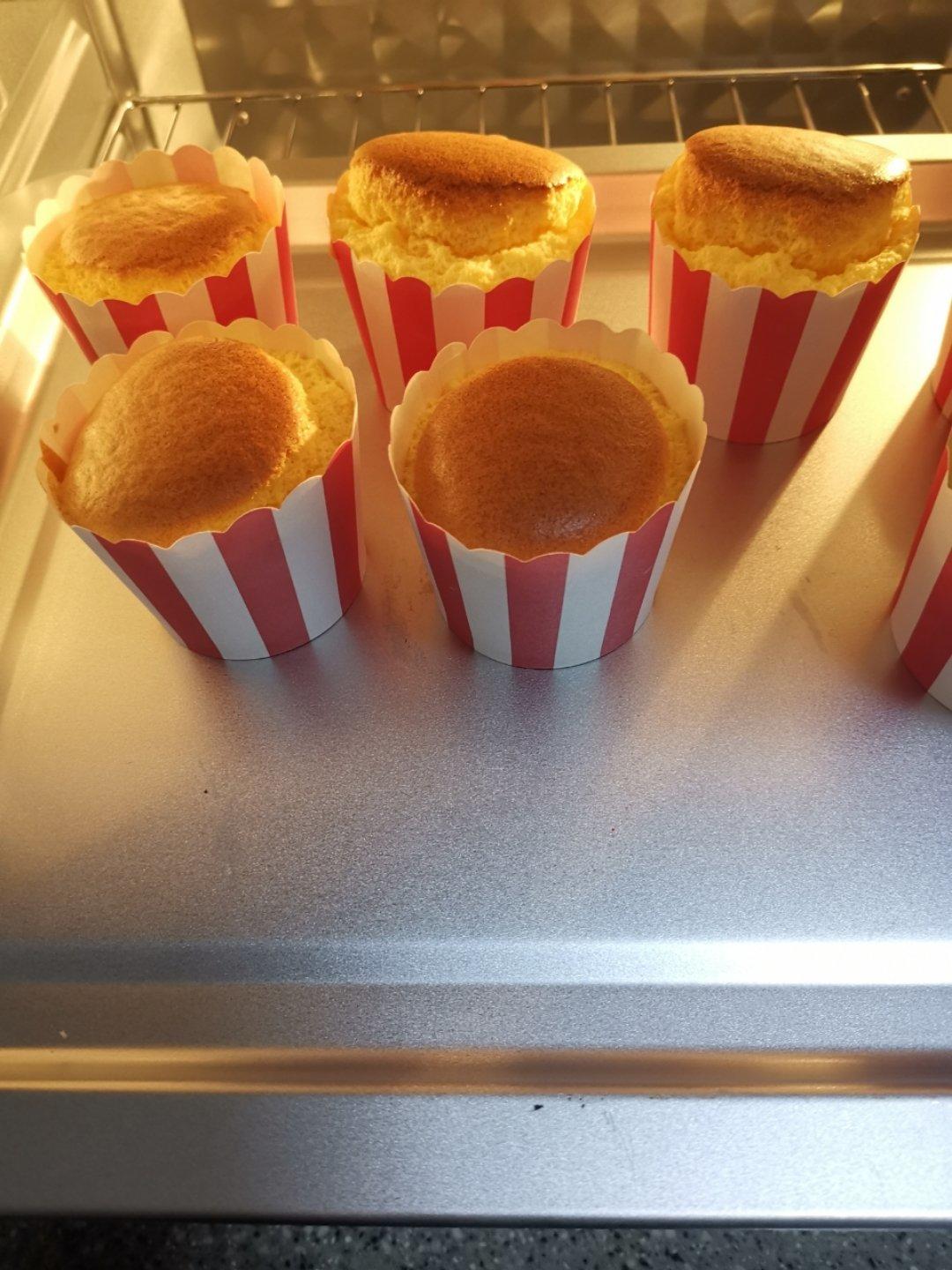 软绵绵戚风纸杯蛋糕