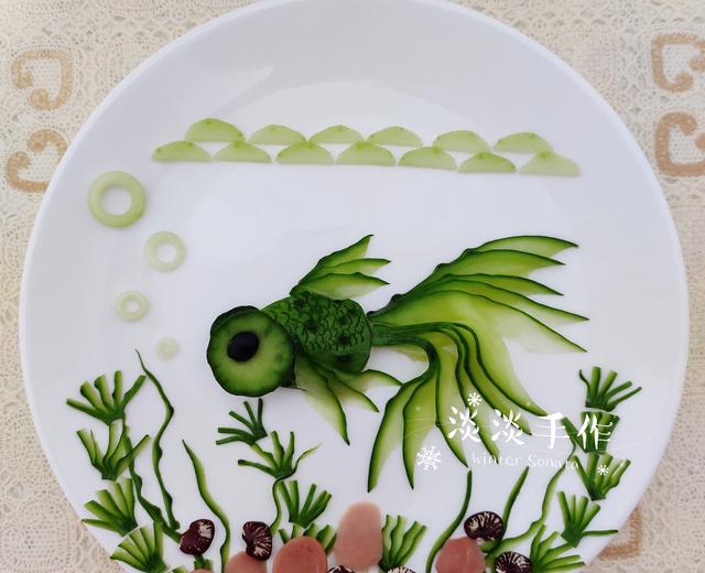 黄瓜金鱼(蔬菜盘饰/蔬菜摆盘/果蔬摆盘/果蔬盘饰)的做法