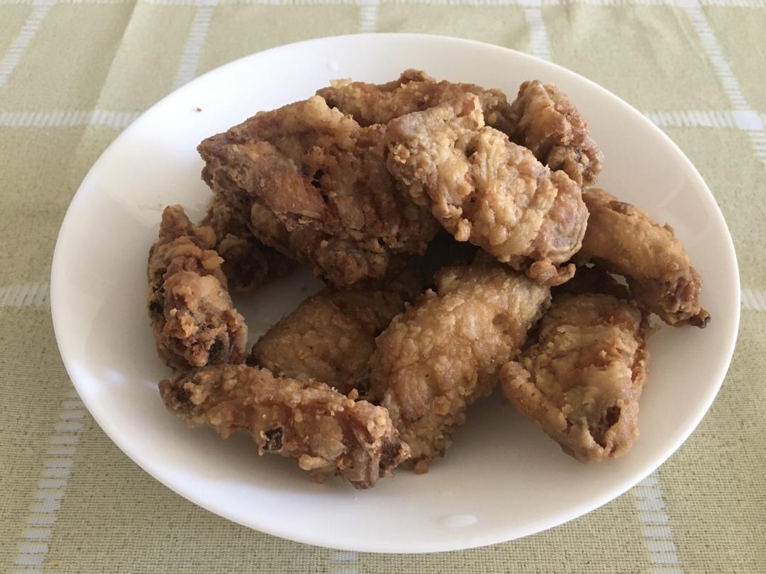 💥不油不腻的蒜香炸鸡翅❗巨好吃到舔手指，外酥里嫩到跺脚。