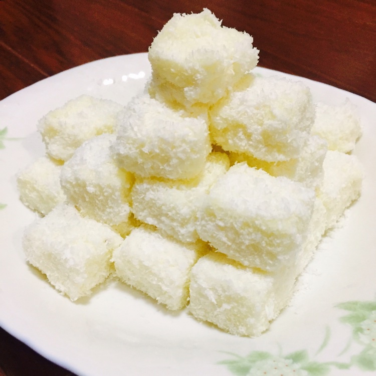 椰丝牛奶小方糕
