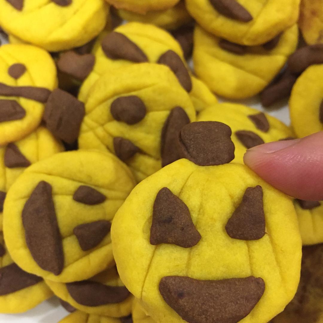 无需模具的万圣节南瓜饼干  Halloween pumpkin cookies