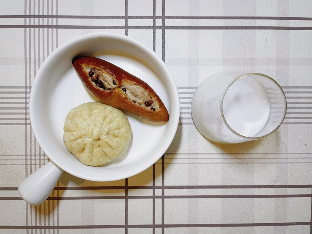 碱水面包记录｜椰香芋泥奶酥/香肠碱水棍/ 红枣核桃碱水贝果/黑芝麻/红薯碱水棍…