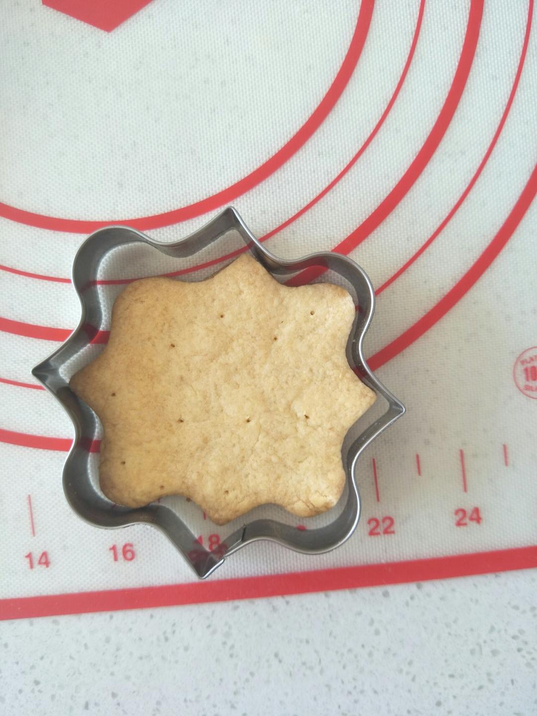 超简单！好吃又平整的糖霜饼干底的做法（附贴心小提示哦）